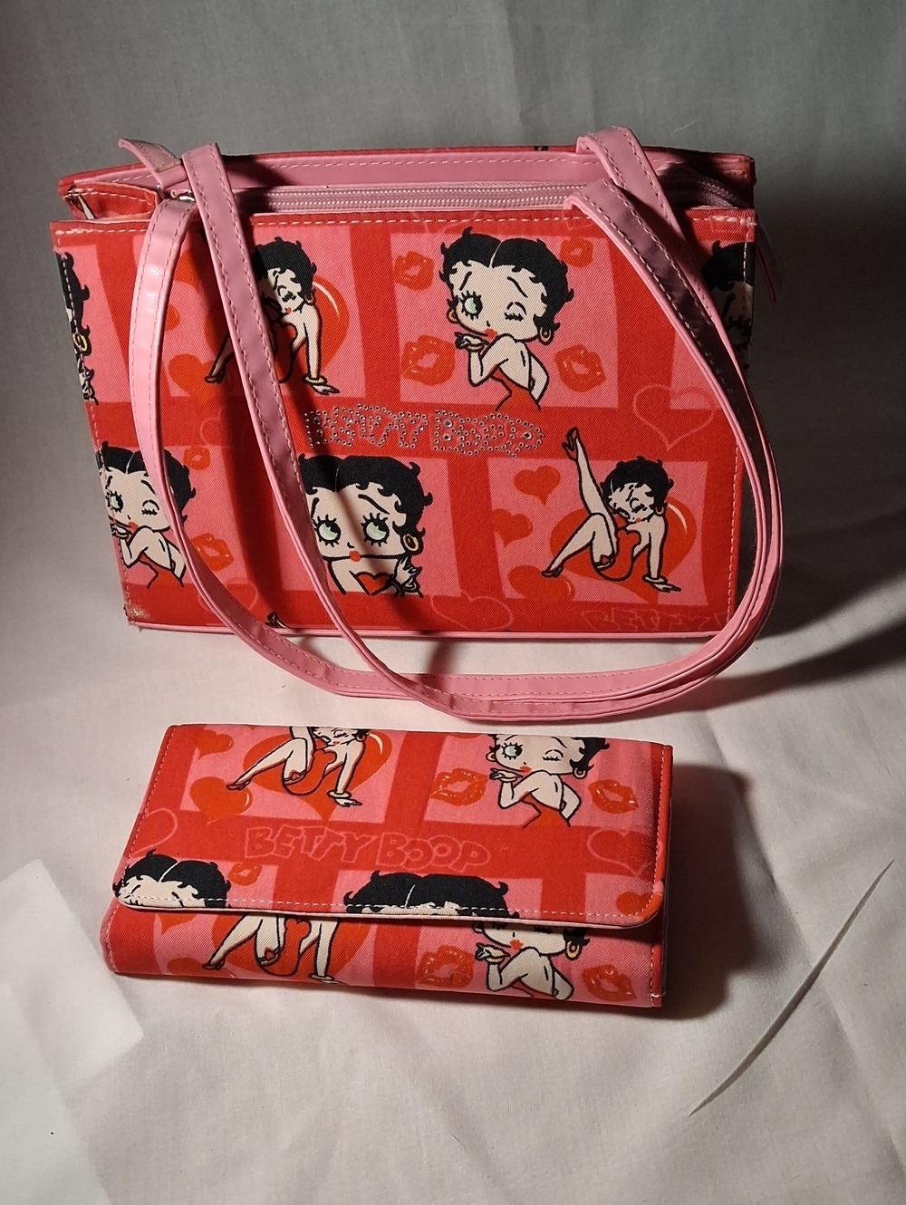 Vintage 2005 Betty Boop Pink Red Lips Pattern Pink Handle Matching Clutch